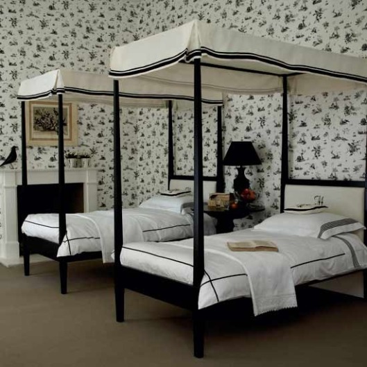 9-black-and-white-bedroom-ideas-twin-bedroom